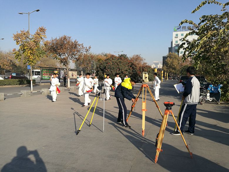 参加社会实践活动